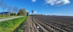 This device measures the air near an organic potato field to determine the environmental exposure to crop protection agents. Photo: Paula Harkes This device measures the air near an organic potato field to determine the environmental exposure to crop protection agents. Photo: Paula Harkes