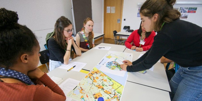 Een workshop waarin deelnemers Levend Landschap als methode testen (foto: Toni Klemm/ZALF) Een workshop waarin deelnemers Levend Landschap als methode testen (foto: Toni Klemm/ZALF)