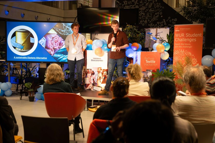 Deep Sea Threads pitching the winning idea to the jury Deep Sea Threads pitching the winning idea to the jury