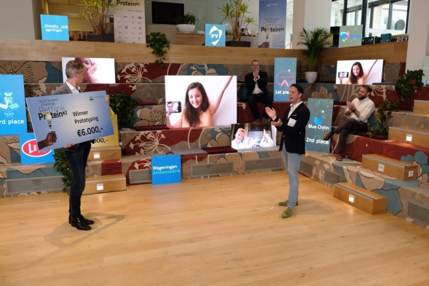 Julia and Thomas of team Cultivated were thrilled, and already looked forward to continuing their work after finishing their thesis. Julia and Thomas of team Cultivated were thrilled, and already looked forward to continuing their work after finishing their thesis.