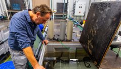 Arjan Palstra leads the Wageningen eel breeding research (photographer: Sander Boer) Arjan Palstra leads the Wageningen eel breeding research (photographer: Sander Boer)
