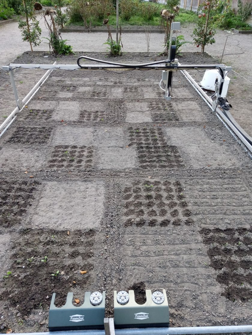 Pixel cropping with the FarmBot at Landgoed Zuylestein. Photo: Talis Bosma Pixel cropping with the FarmBot at Landgoed Zuylestein. Photo: Talis Bosma